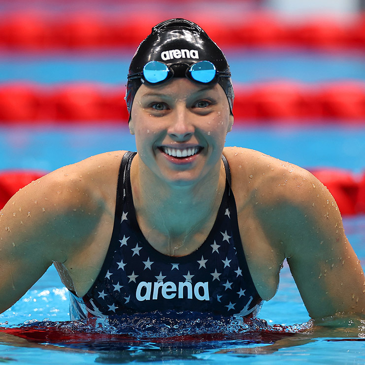 Jessica Long celebrates in the pool after winning gold at the Tokyo 2020 Paralympic Games.