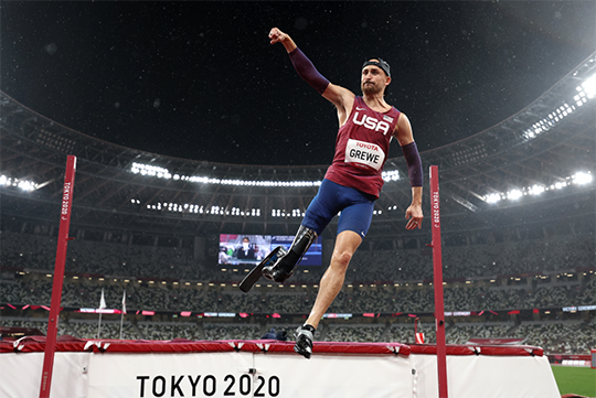 Sam Grewe of Team USA celebrates victory in the Men's High Jump - T63 final at the Tokyo 2020 Paralympic Games.